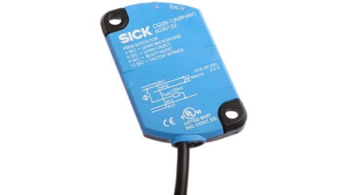 Sensore di prossimità PNP Sick CQ28-10NPP-KW1, rilevamento 10 mm, IP68, dimensioni 46x27.6x5.5 mm, alimentazione 10-30 V c.c.