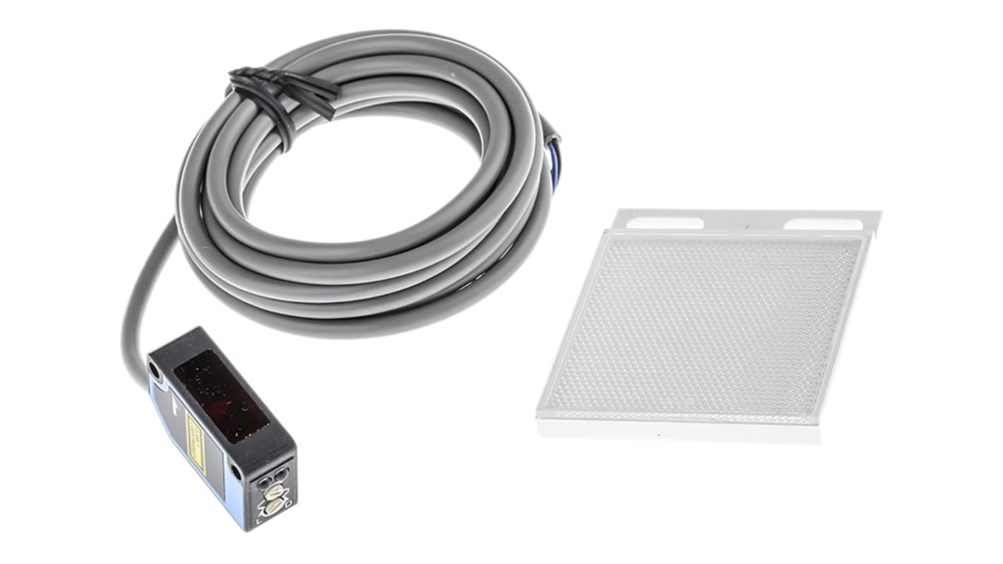 Sensore fotoelettrico rettangolare Sick WL100L-E1131 a retroriflessione, rilevamento fino a 12 m, montaggio a pannello, IP65.