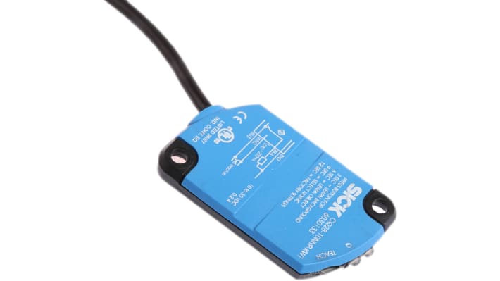 Sensore di prossimità capacitivo Sick CQ28-10NNP-KW1, NPN, rilevamento 10 mm, IP68, dimensioni 46x5,5x28 mm.