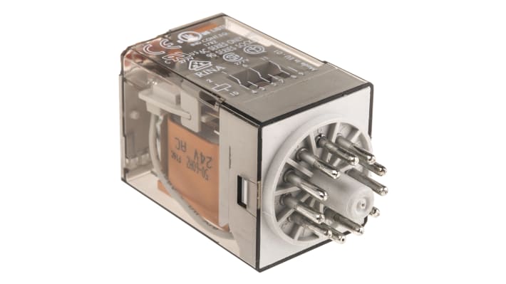 Relè di potenza Finder 60.13.8.024.0040, 3PDT, 24V, montaggio a innesto, 10A, dimensioni 32,5x54,2x36,4 mm.