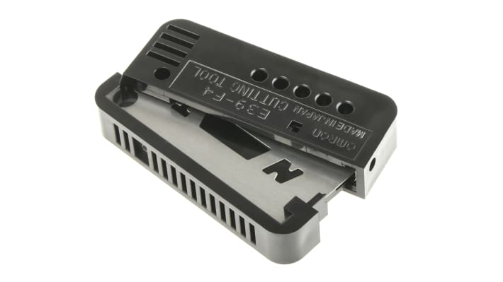 Omron E32-D11N 2M, sensore per fibre ottiche IP67, rilevamento angolare, montaggio rapido, flessibile, dimensioni 15,7 x M6 x 0,75 mm.