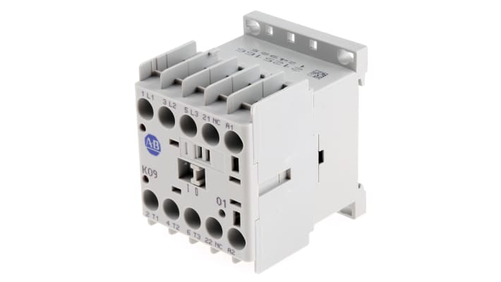 Contattore Allen Bradley 100-K09ZJ01 per controllo motori, 3 poli, 9 A, bobina 24 V dc, dimensioni 108,2 x 44,9 x 82,7 mm.