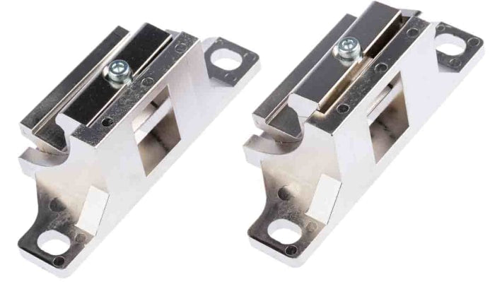 Staffa Omron F39-LGA per barriera fotoelettrica F3SG-RE. Design anti-torsione, connessione Smart-click e codice QR per risoluzione problemi online. Facile installazione e allineamento.