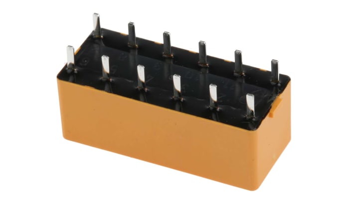 Relè di potenza Panasonic S4-DC12V, 4PST-NA, montaggio su PCB, corrente 3A, dimensioni 10.4 x 28 x 12 mm.