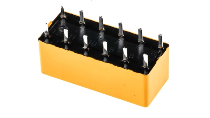 Relè di potenza Panasonic S4-DC24V, 4PST-NA, montaggio su PCB, dimensioni 10 x 28 x 12 mm, corrente 4A, isolamento 1.5kV.