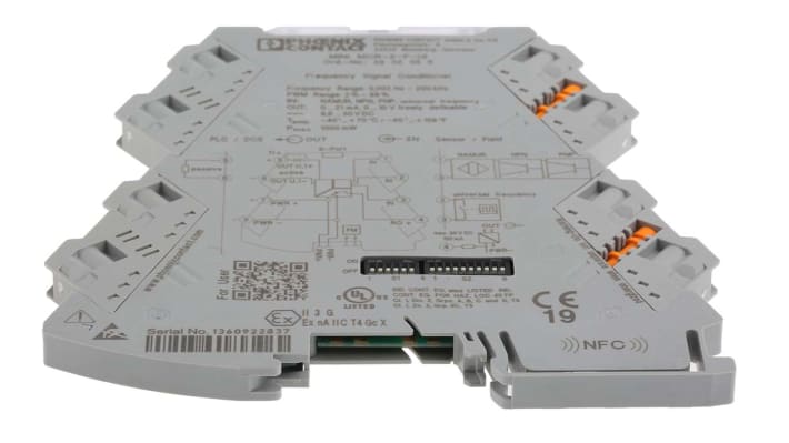 Phoenix Contact, condizionatore di segnale MINI MCR, trasduttore configurabile 3 vie, montaggio su guida DIN, operatività -40 a +70 gradi.