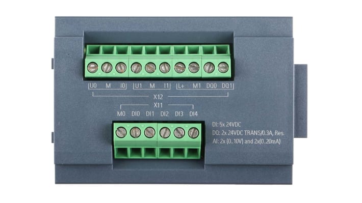 Modulo I/O PLC Siemens 6ES7647-0KA01-0AA2, 5 ingressi digitali, 2 analogici, dimensioni 57 x 75 x 32 mm. Design a innesto.