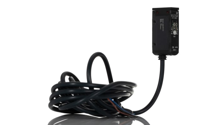 Omron E3SAR31, sensore fotoelettrico rettangolare a retroriflessione, rilevamento fino a 2 m, uscita PNP, IP67.