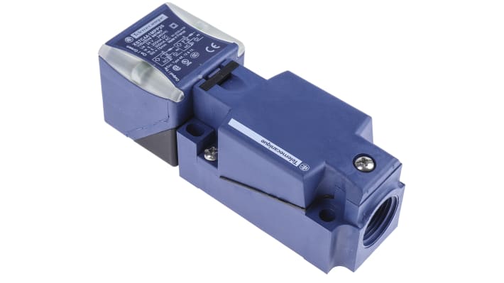 Sensore di prossimità induttivo Telemecanique XS7C4A1MPP20, rilevamento 15 mm, corpo in plastica, dimensioni 40 x 40 x 117 mm, montaggio a filo, grado di protezione IP65/IP67/IP69K.