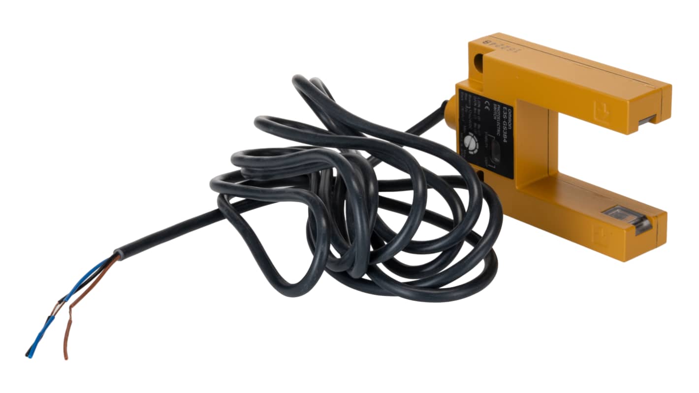Omron E3SGS3B4, sensore fotoelettrico a forcella con uscita PNP, rilevamento 30 mm, custodia metallica, IP67.
