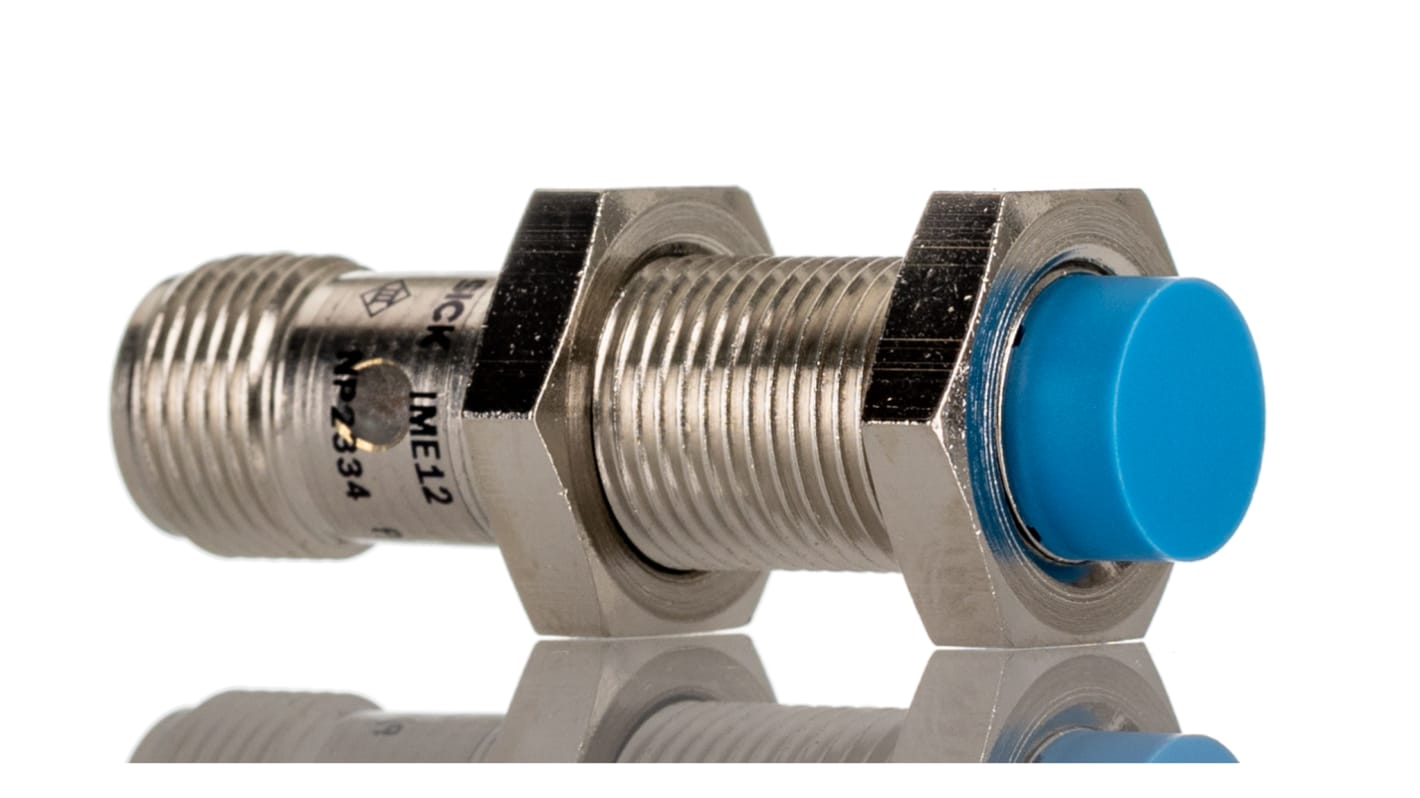 Sensore di prossimità cilindrico PNP Sick IME12-08NPSZC0K, filettatura M12, gamma di rilevamento 8 mm, grado di protezione IP67.