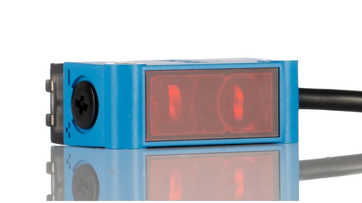 Sensore fotoelettrico rettangolare Sick GTE6-P1211, rilevamento 250-300 mm, uscita PNP, IP67, temperatura -25/+55 °C. Montaggio M3.