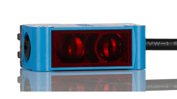 Sensore fotoelettrico rettangolare Sick GTE6-P6231, rilevamento fino a 900 mm, uscita PNP, grado di protezione IP67.