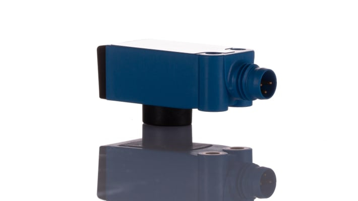 Sensore di prossimità NPN Sick UC4-13345, tecnologia a ultrasuoni, rilevamento fino a 13.150 mm, IP65/IP67, dimensioni 16.7x16x40.1 mm.