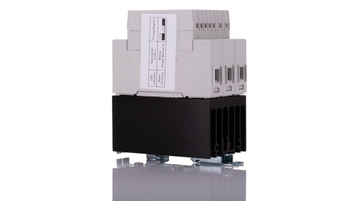 Soft starter Rockwell Automation 154-TP2C16NCD, 3 fasi, 7,5 kW, montaggio su guida DIN, dimensioni 54x113x90 mm.