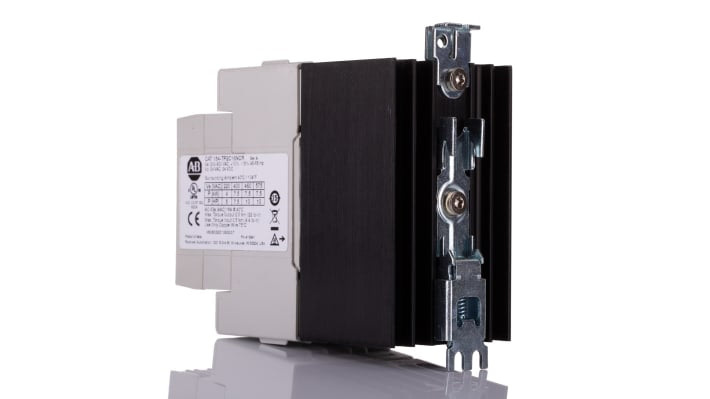 Soft starter Rockwell Automation 154-TP2C16NCR, 3 fasi, 7,5 kW, montaggio su guida DIN, dimensioni 54x113x90 mm.