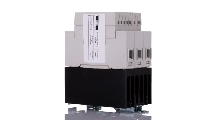 Soft starter Rockwell Automation 154-TP2C16NCR, 3 fasi, 7,5 kW, montaggio su guida DIN, dimensioni 54x113x90 mm.
