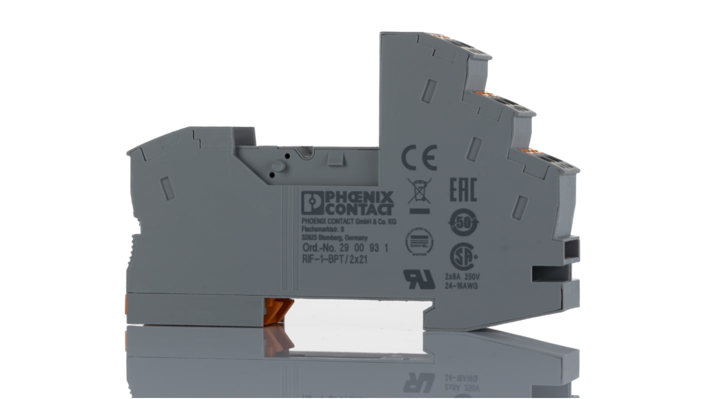 Base relè Phoenix Contact RIF-1-BPT/2X21 (2900931) per conduttori da 0,14 a 1,5 mm², corrente 13 A. Compatibile con c.a. e c.c. fino a 250 V. Resistente da -40 °C a +85 °C. Facile installazione su guida DIN.
