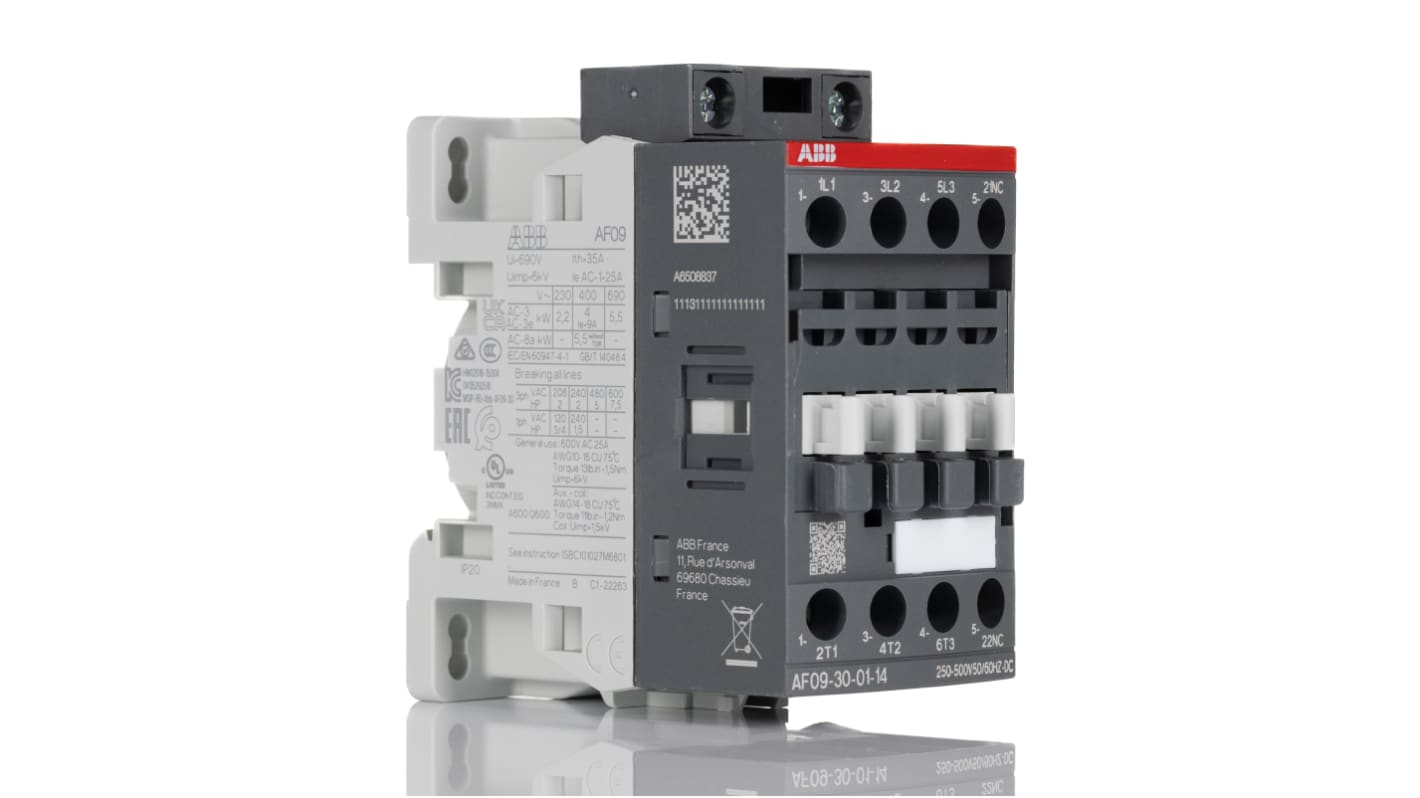 Contattore ABB 1SBL137001R1401, 3 poli 3NO+1NC, 25 A, montaggio su guida DIN, dimensioni 77x45x86 mm.