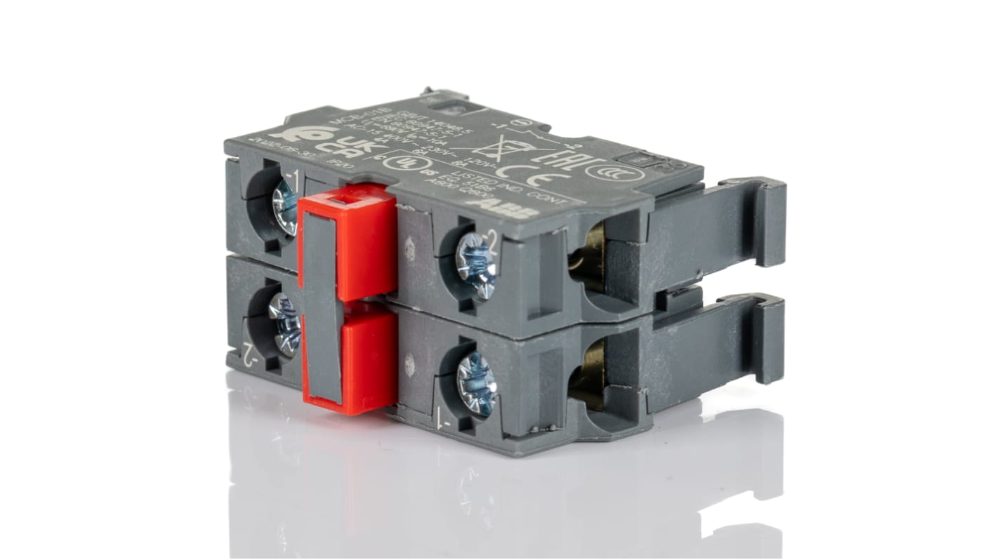 Relè a stato solido ABB, 24 V CC, uscita Mosfet, dimensioni 15 x 5 x 28 mm, montaggio su zoccolo, protezione sovratensioni 2500 V.