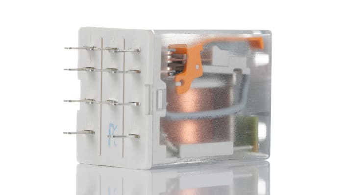 Relè d'interfaccia ABB CR-M024DC3L, 24V cc, 3 contatti SPDT, montaggio su guida DIN, dimensioni 35,6 x 21,2 x 27,5 mm.