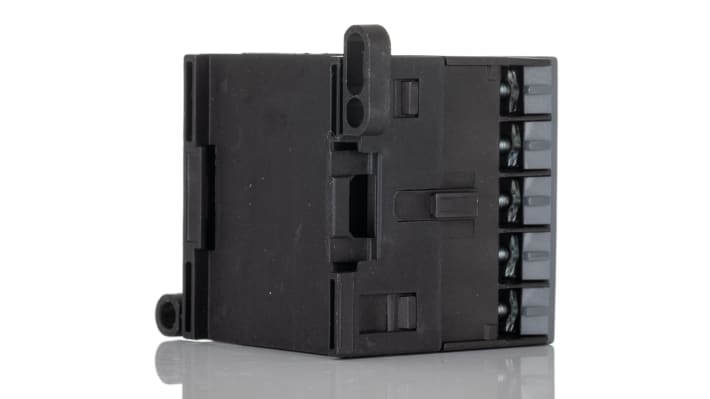 Contattore ABB GJL1211001R8010 B6-30-01, 3 poli, 20 A, 240 V, montaggio su guida, dimensioni 57,5 x 52,5 x 46,5 mm.