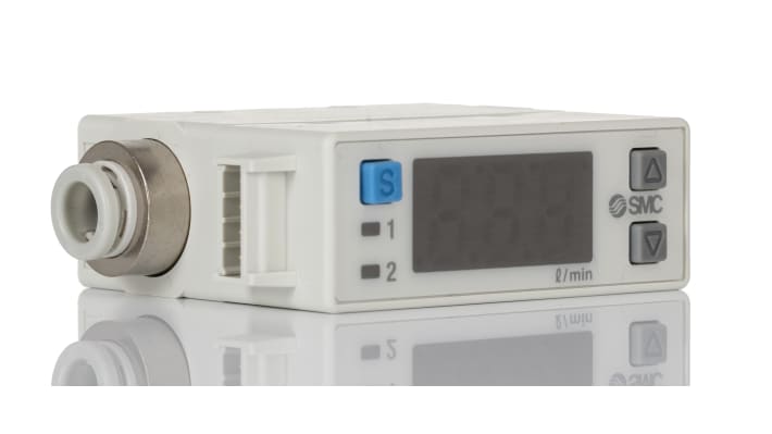Regolatore di flusso SMC PFM710-C6-E, flusso massimo 10 l/min, alimentazione 24 V, display digitale, compatto e leggero.