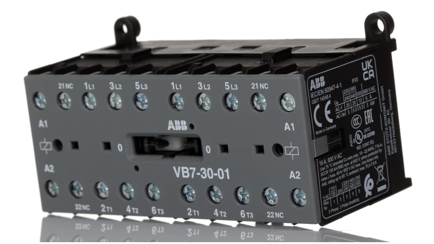 Contattore reversibile ABB GJL1311901R0011 VB7-30-01, 3 poli, 20 A, 24 V CA, montaggio su guida DIN, dimensioni 96,2 x 46,7 x 57,5 mm.