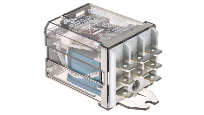 Relè di potenza Finder 62, 3P-NA, bobina 24V cc, montaggio su flangia, corrente 16A, dimensioni 68x35.8x38.2 mm.