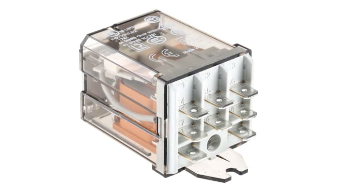 Finder 62, relè di potenza 3 poli, bobina 230V, corrente 16A, montaggio a flangia, dimensioni 68x38.2x35.8 mm.