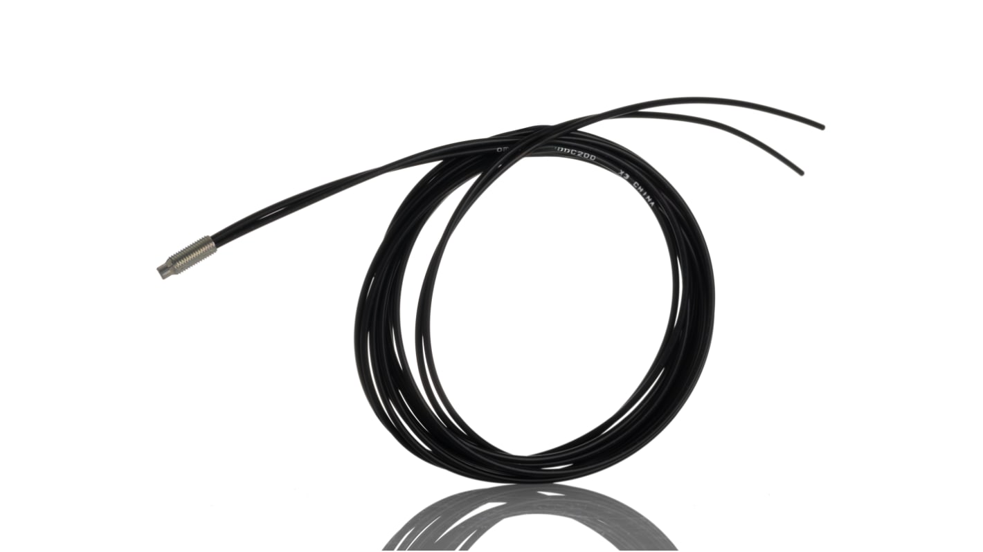 Sensore a fibra ottica Omron E32-DC200, grado di protezione IP67, rilevamento fino a 900 mm, lunghezza 2 m, operante da -40 a +70 °C.