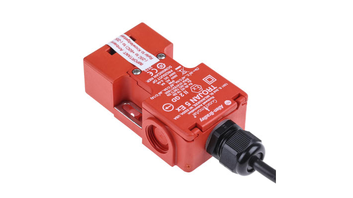 Interruttore di interblocco di sicurezza Allen Bradley Guardmaster 440K-H11145, 2NC, IP67, 240V, dimensioni 95mm x 32mm x 52mm.