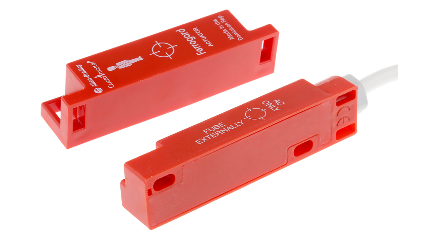 Interruttore di sicurezza magnetico Allen Bradley Guardmaster 440N-G02032, senza contatto, IP67, 250V, dimensioni 84x19x16 mm.