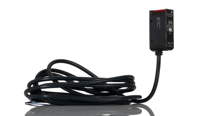 Omron E3SAD12, sensore fotoelettrico rettangolare a diffusione, rilevamento 700 mm, uscita NPN, grado di protezione IP67.