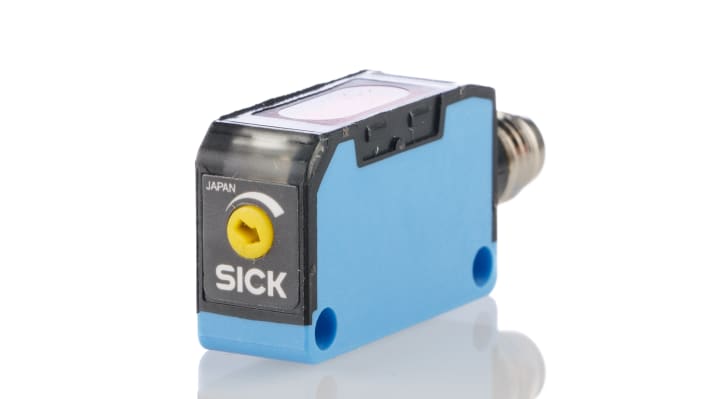 Sensore fotoelettrico rettangolare Sick WL150-P430, rilevamento fino a 2,4 m, IP67, con connettore M8 a 4 pin e staffa di montaggio.