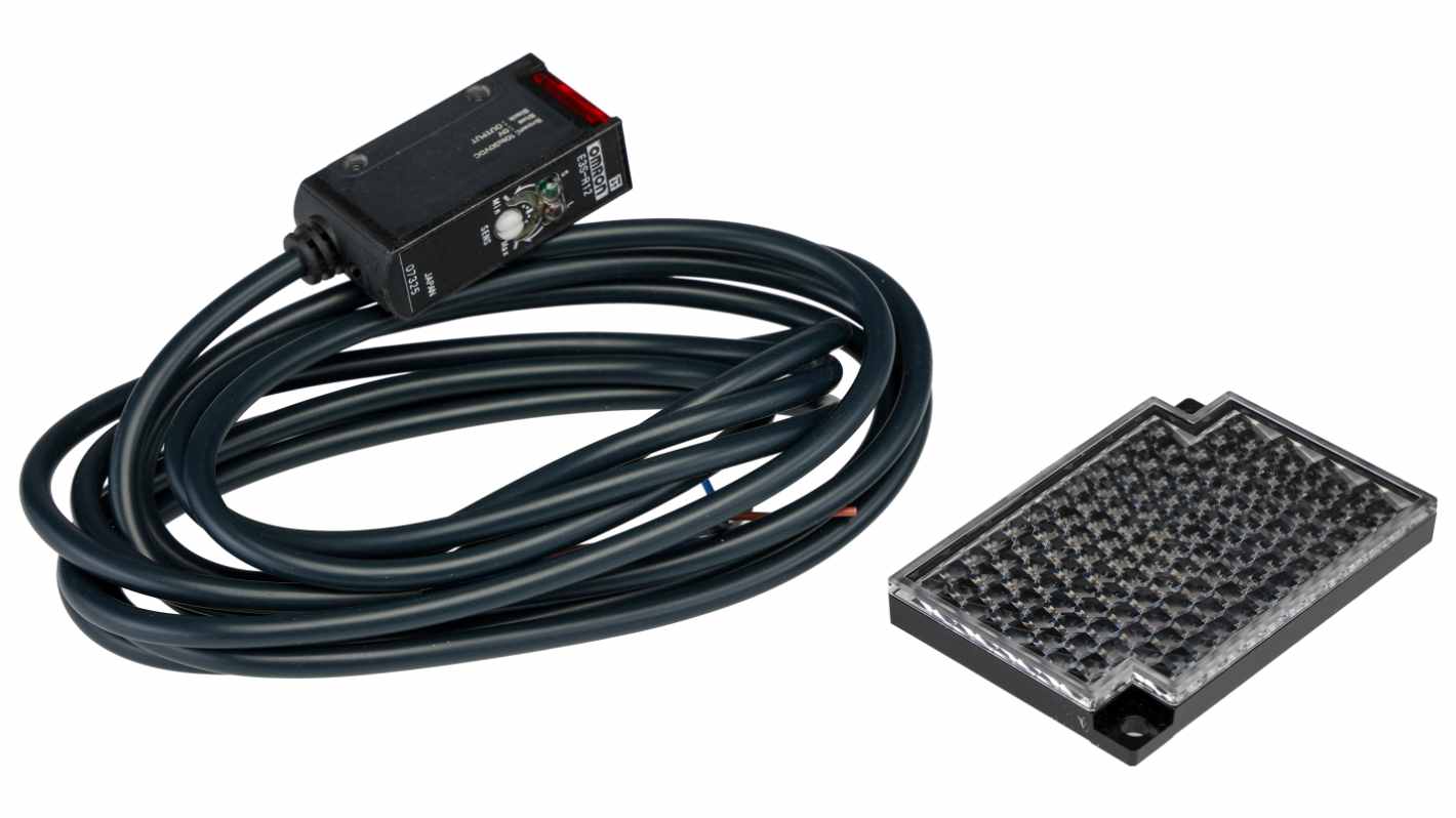 Sensore fotoelettrico rettangolare Omron E3SR12, rilevamento 100-300 mm, uscita NPN, IP67, cavo 2 m incluso.