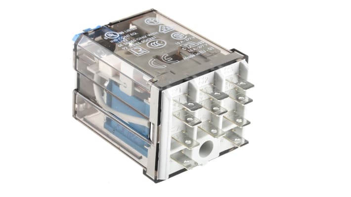 Finder 62.33.9.024.0040, relè di potenza 3PDT, bobina 24V cc, montaggio su guida DIN, dimensioni 38.2 x 49.1 x 35.8 mm.