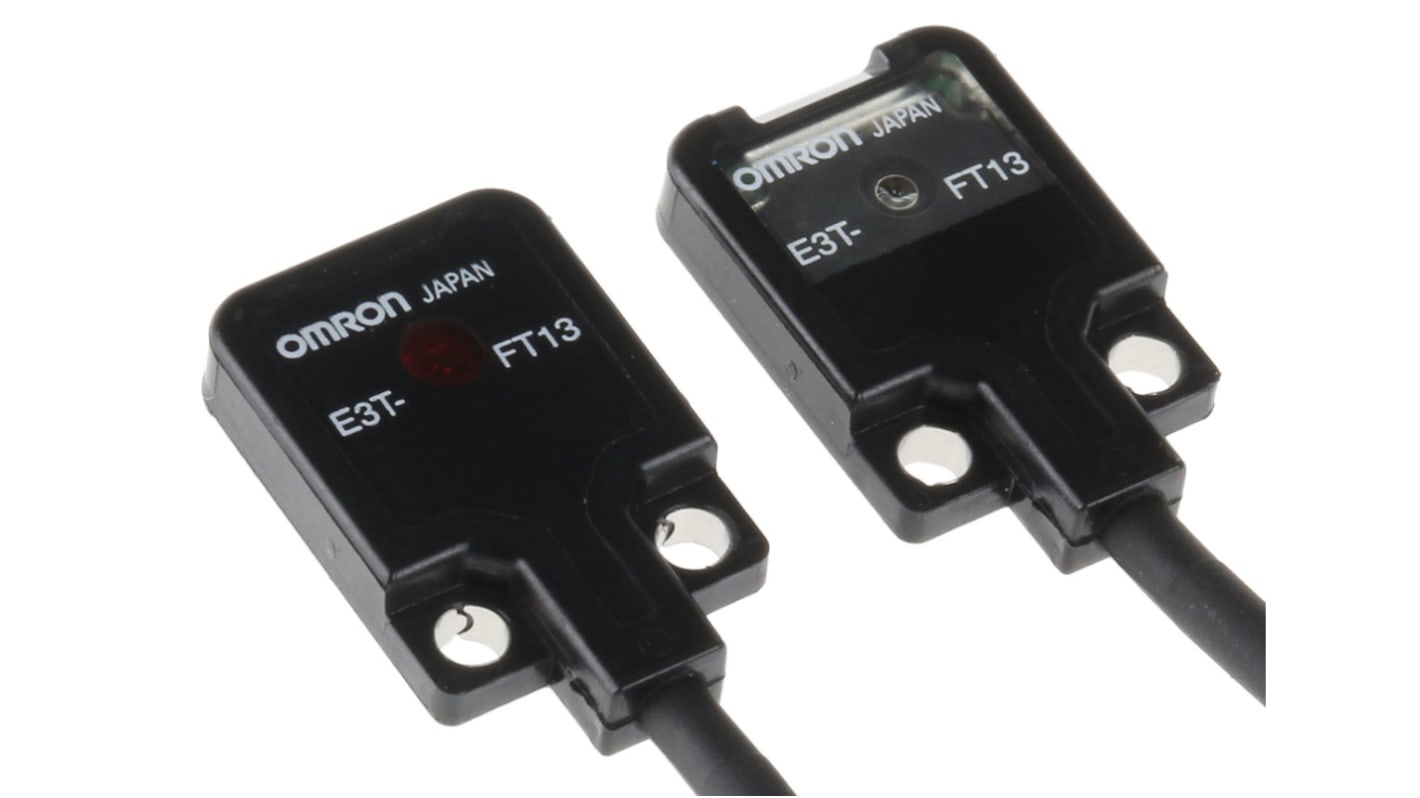 Omron E3T-FT13, sensore fotoelettrico rettangolare a fascio diretto, rilevamento 500 mm, uscita PNP, grado di protezione IP67.
