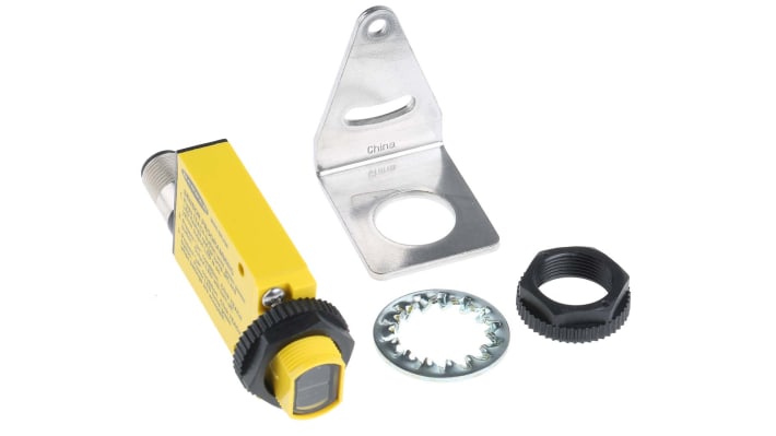 Sensore fotoelettrico rettangolare Banner SME312DQD, rilevamento 380 mm, uscita PNP, grado di protezione IP67, montaggio M18.