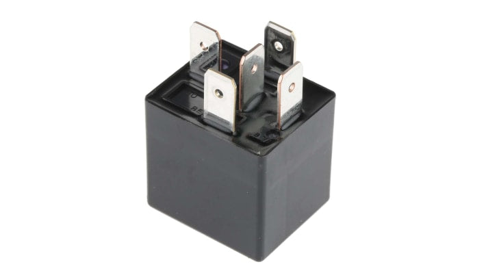 Relè automotive Panasonic CB124, 24V cc, 20A, SPDT, compatto 22 x 26 mm, temperatura operativa -40°C/+85°C.