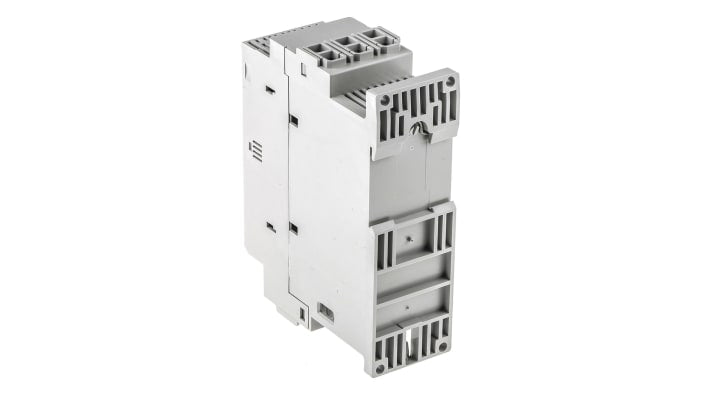 Allen Bradley 150-C16NBD, avviatore soft-start trifase 7,5 kW, 16 A, IP2X, con contattore bypass e diagnostica integrata.