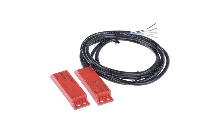Interruttore di sicurezza magnetico codificato Telemecanique Sensors XCSDMP5002, 24V cc, 2NA. Protezione IP66/67, attivazione su 3 lati, disallineamento 8mm. Ideale per monitorare porte e coperture industriali.