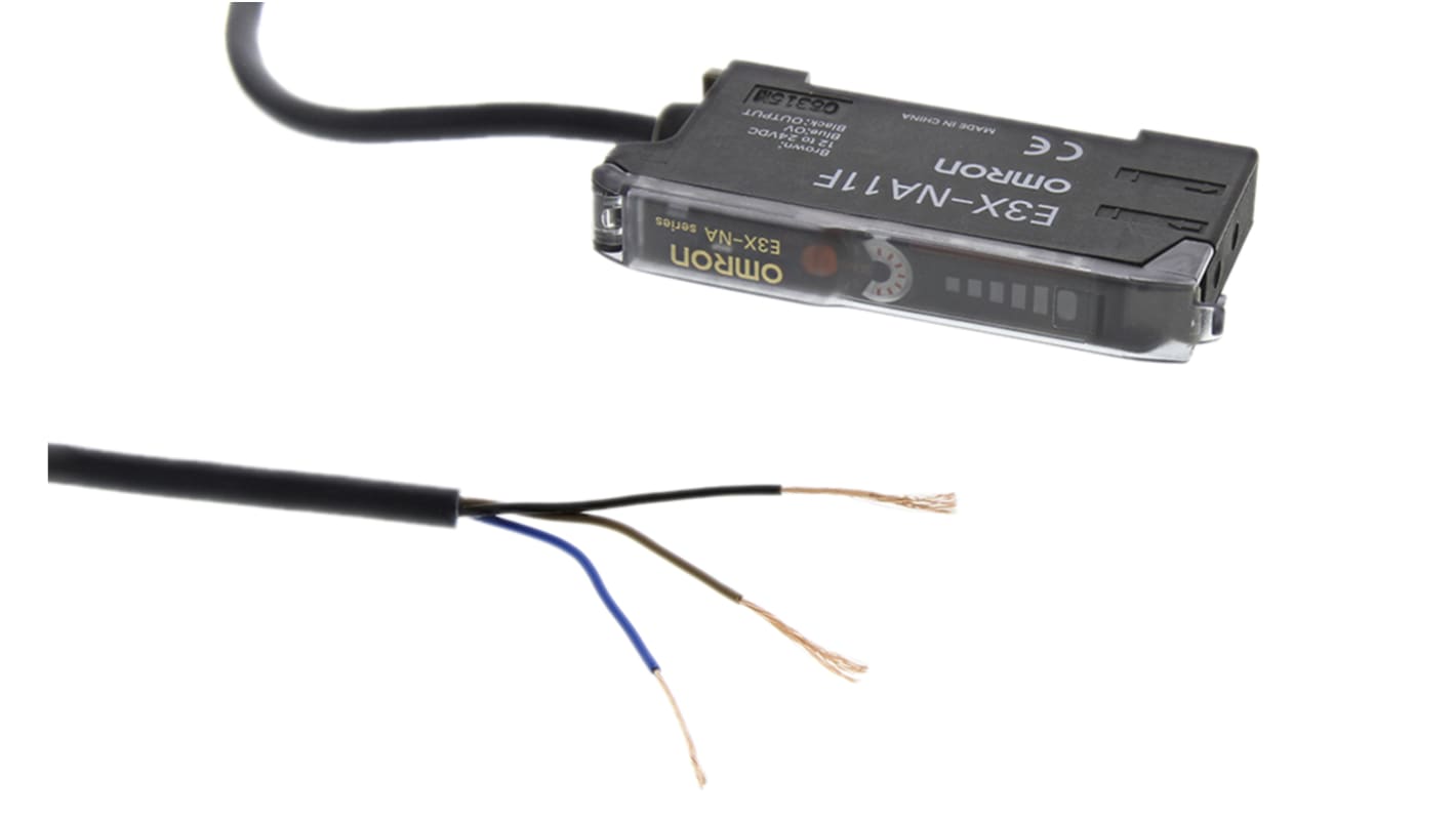 Omron E3X-NA11F 2M, sensore NPN precablato per fibre ottiche, distanza di rilevamento fino a 400 mm, dimensioni 67,3 x 10 x 31,5 mm.