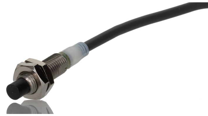 Sensore di prossimità cilindrico PNP Omron E2AS08KN04WPB12M, tecnologia induttiva, rilevamento 4 mm, corpo in acciaio inox, IP67.