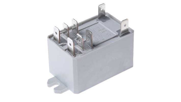 Finder 66.82.8.024.0000, relè DPDT 24V ca, montaggio su flangia, corrente 30A, dimensioni 68.5mm x 33.5mm x 31mm.