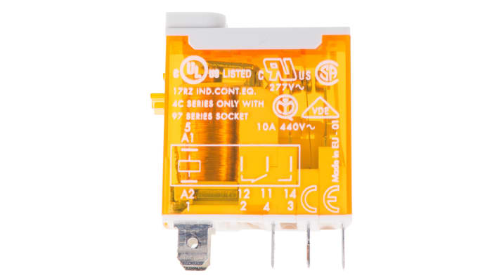 Relè di potenza Finder 46.61.8.024.0040, SPDT, bobina 24V, corrente 16A, dimensioni 32,8 x 29 x 12,4 mm.