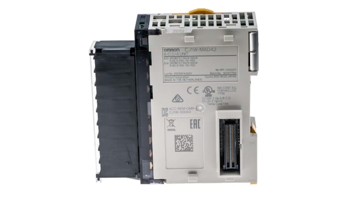 Modulo di espansione Omron CJ1W-MAD42 per PLC Serie SYSMAC CJ, 4 ingressi e 2 uscite, montaggio su guida DIN, dimensioni 90 x 31 x 89 mm.