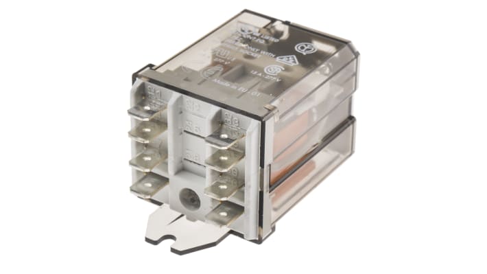 Finder 62.82.8.024.0000, relè DPDT 24V ca, montaggio su flangia, corrente 16A, dimensioni 68mm x 35.8mm x 38.2mm.