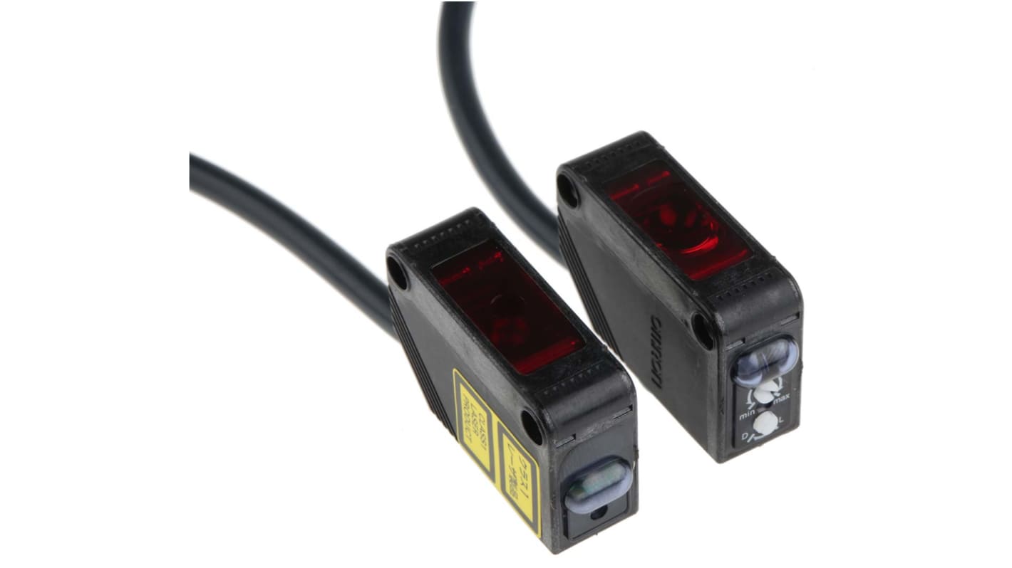 Sensore fotoelettrico Omron E3Z-LT81 2M, rettangolare, rilevamento fino a 60 m, uscita PNP, grado di protezione IP67.