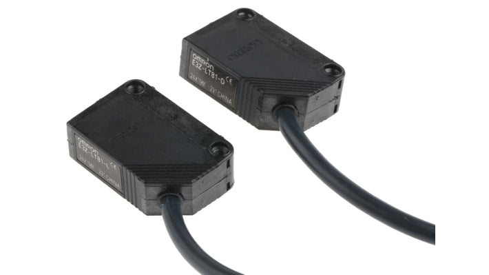 Sensore fotoelettrico Omron E3Z-LT81 2M, rettangolare, rilevamento fino a 60 m, uscita PNP, grado di protezione IP67.